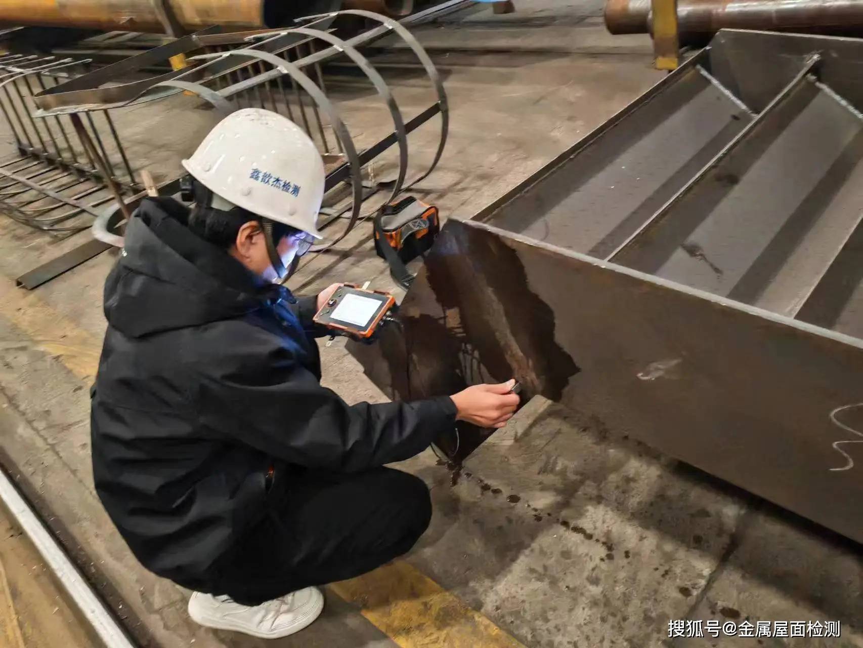 Chinese factory worker inspecting forged grinding balls and steel grinding rod at Camasteel partner mill
